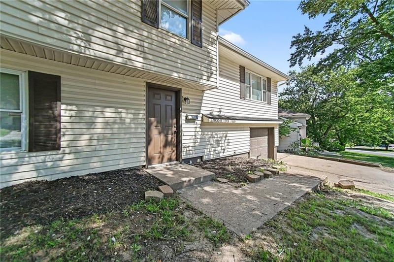 7820 NE San Rafael Dr, Kansas City, MO 64119