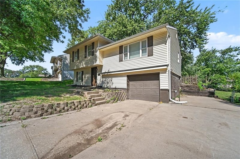 7820 NE San Rafael Dr, Kansas City, MO 64119