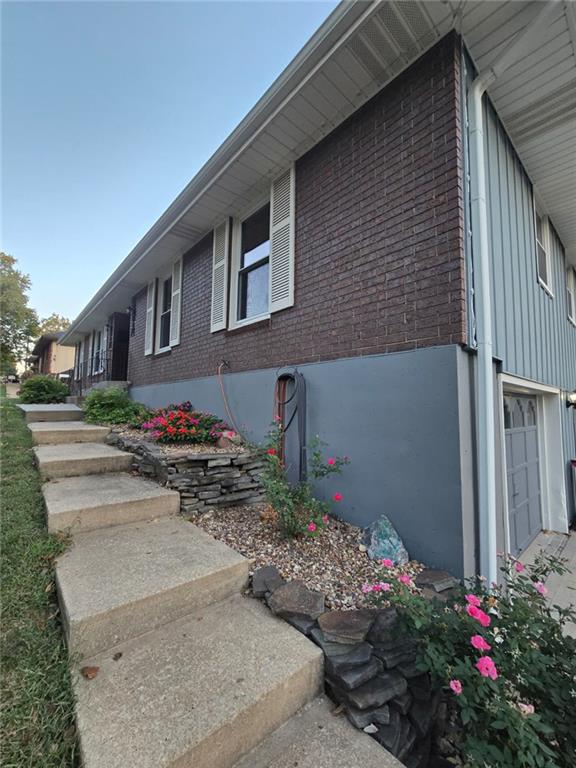 15917 E 41st St, Independence, MO 64055