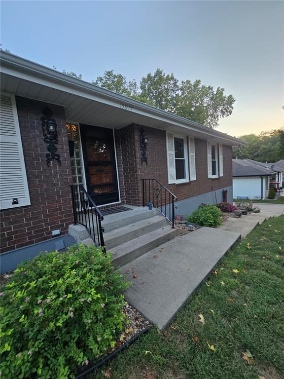 15917 E 41st St, Independence, MO 64055