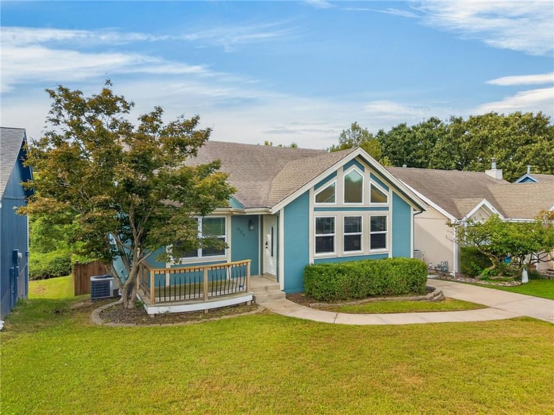 929 NW 63rd St, Kansas City, MO 64118