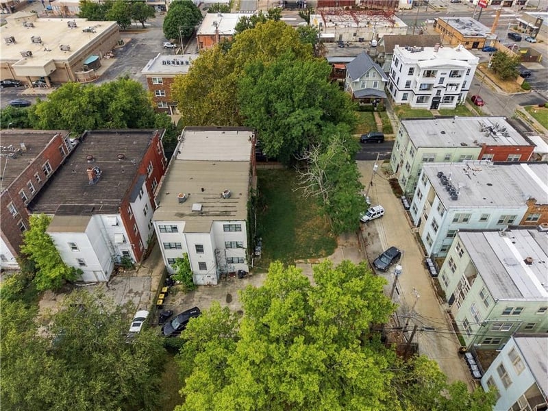 3813 Central St, Kansas City, MO 64111