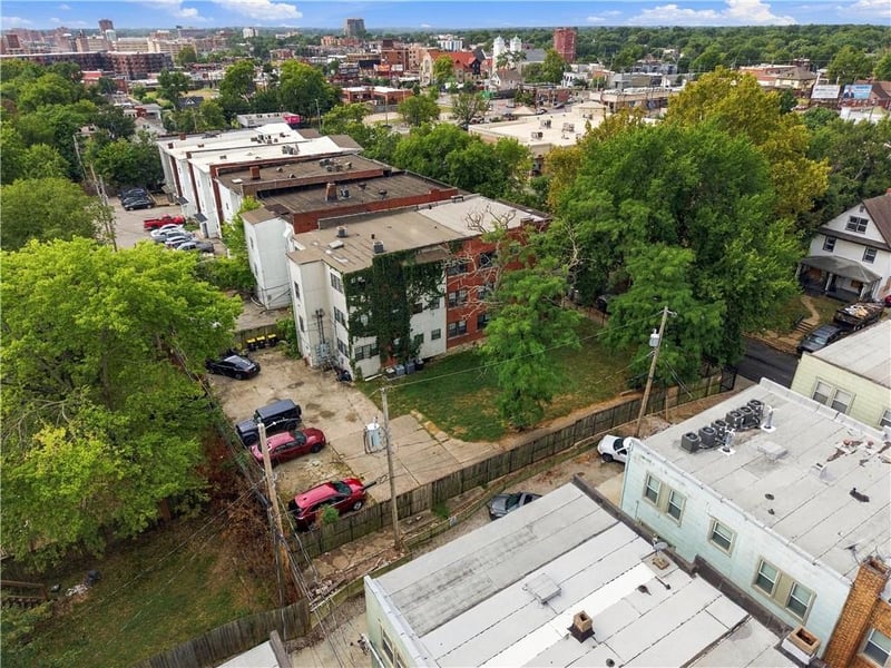 3813 Central St, Kansas City, MO 64111