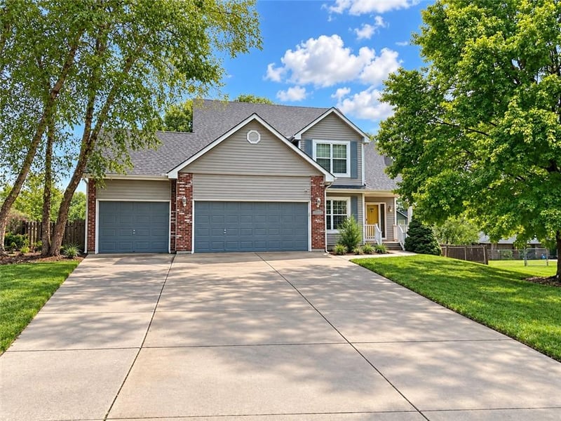 3920 SW Brian Ln, Lee's Summit, MO 64082