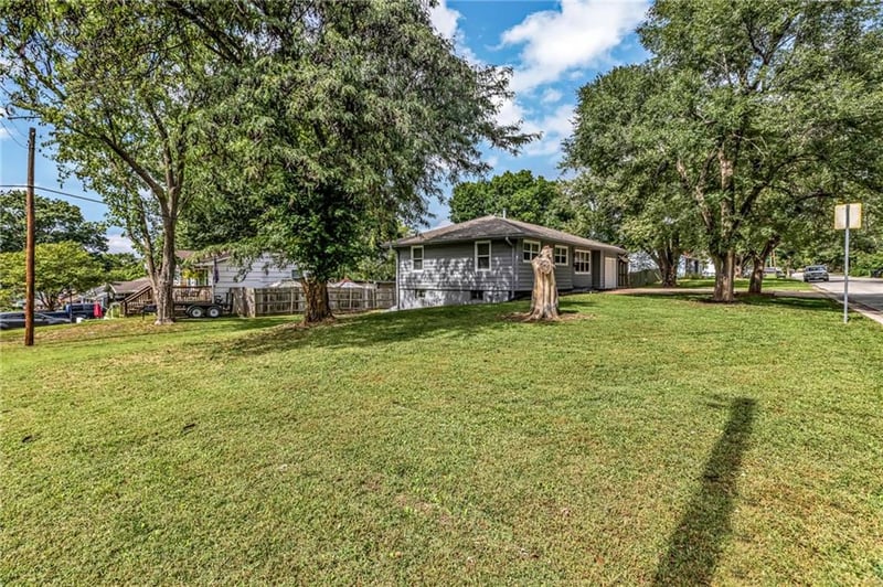 702 Mulberry St, Belton, MO 64012