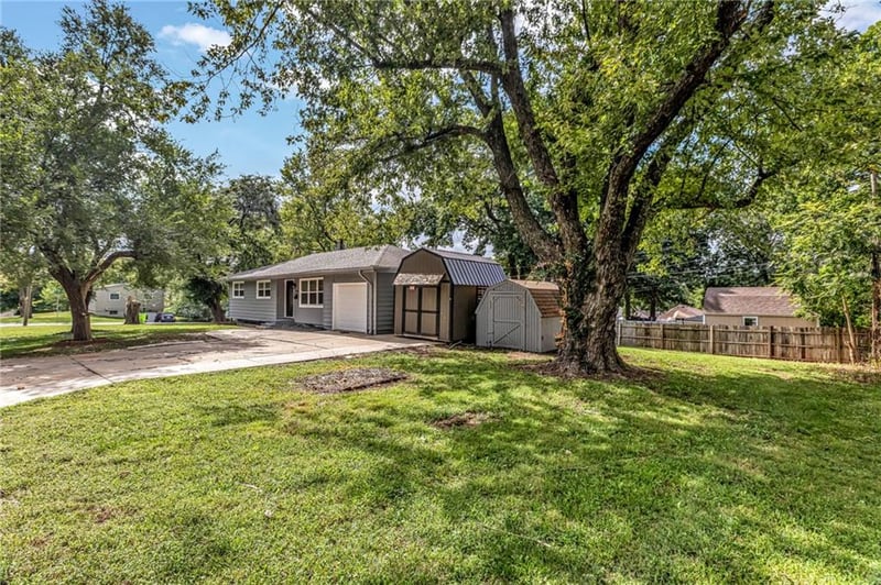 702 Mulberry St, Belton, MO 64012