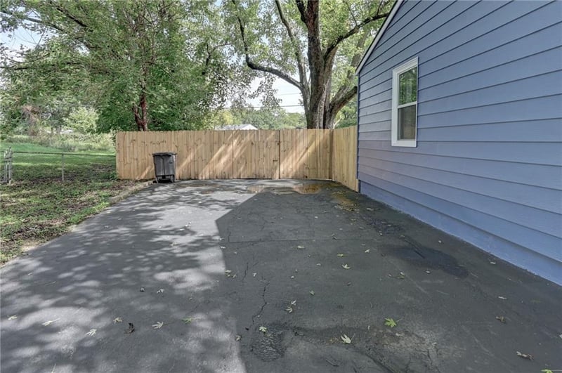 1503 N Hocker Ave, Independence, MO 64050