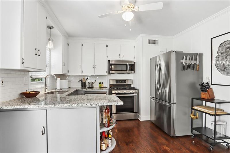 7217 Dearborn St, Overland Park, KS 66204