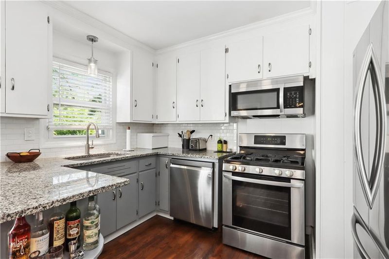 7217 Dearborn St, Overland Park, KS 66204