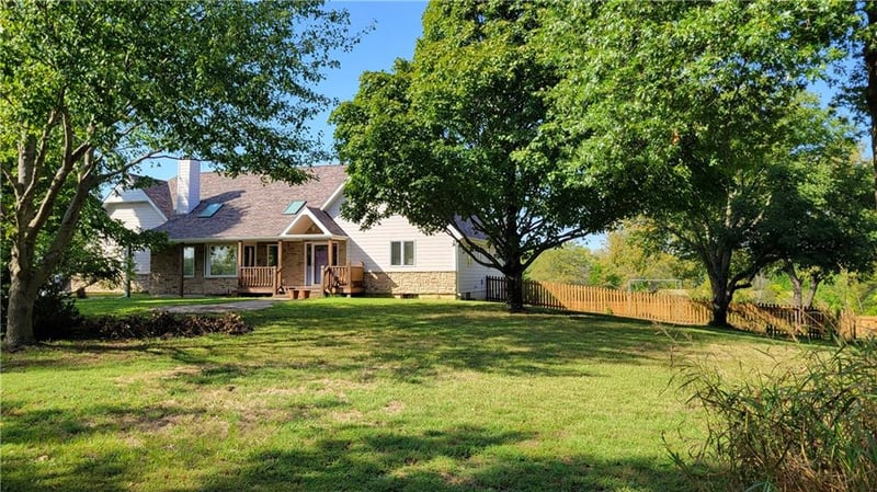 15248 Kansas Ave, Basehor, KS 66007