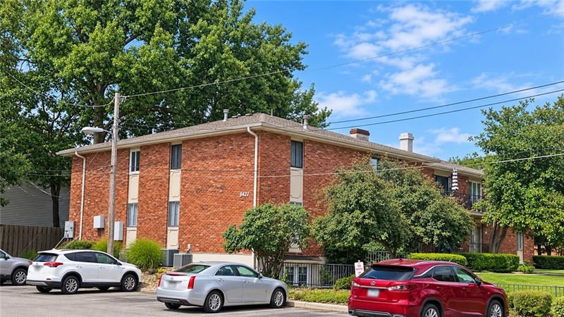 8227 Santa Fe Dr #7, Overland Park, KS 66204