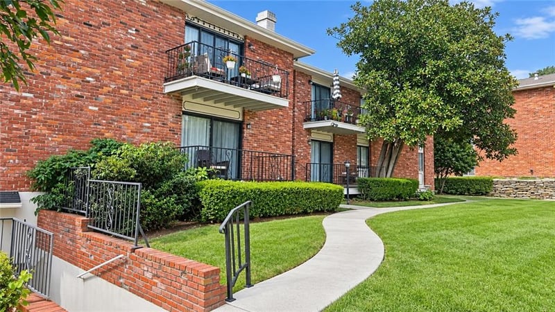 8227 Santa Fe Dr #7, Overland Park, KS 66204