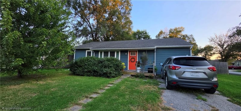 709 W Poor St, Olathe, KS 66061
