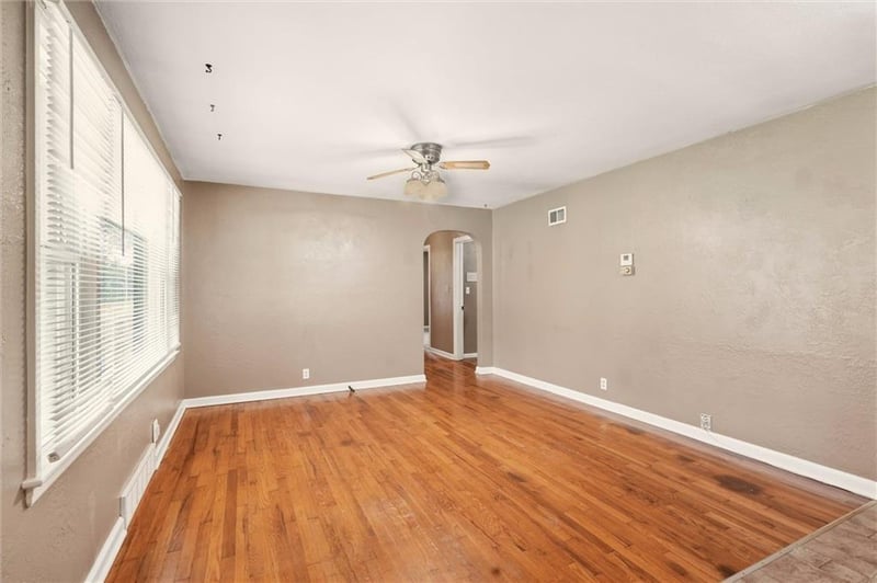 310 SW 13th St, Blue Springs, MO 64015
