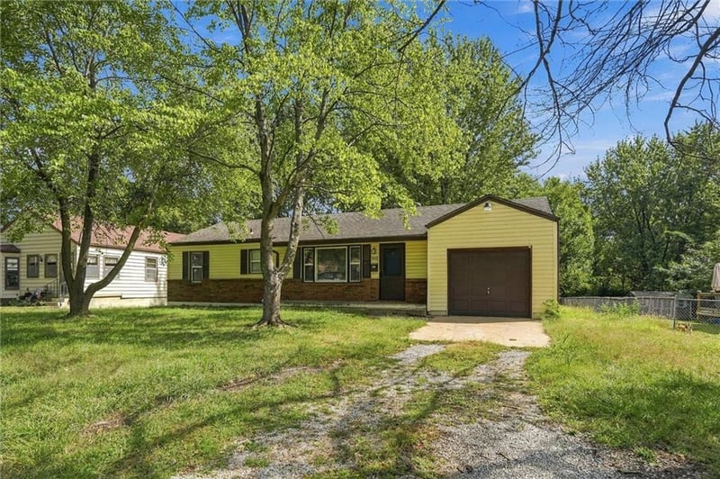 310 SW 13th St, Blue Springs, MO 64015