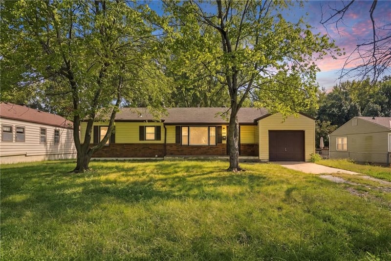 310 SW 13th St, Blue Springs, MO 64015