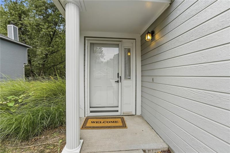 6030 NE Moonstone Dr, Lee's Summit, MO 64064