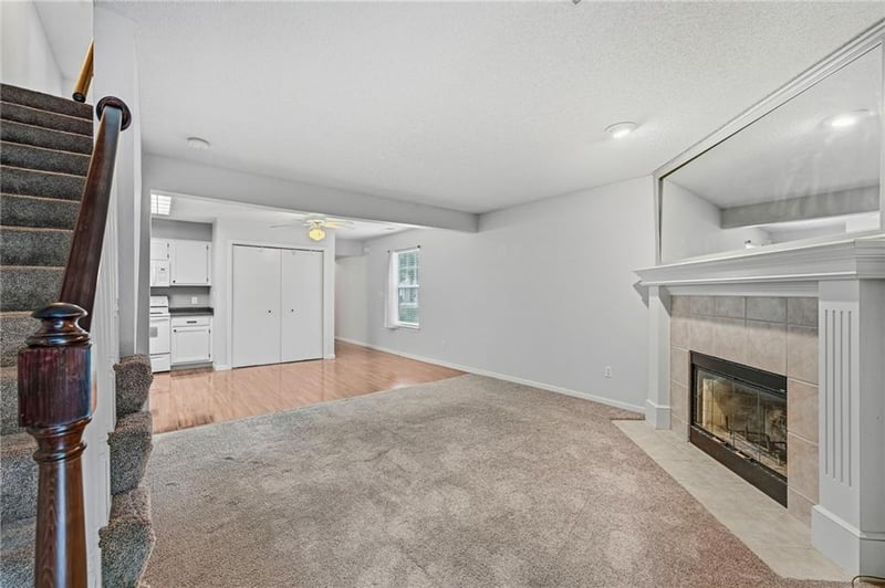 6030 NE Moonstone Dr, Lee's Summit, MO 64064