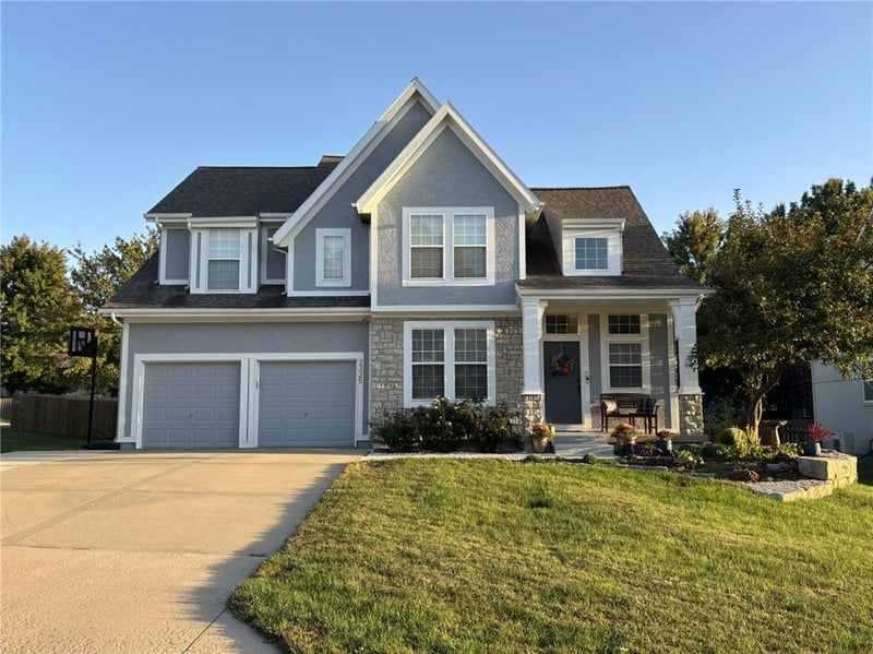 2325 W Piatt Ln, Olathe, KS 66061