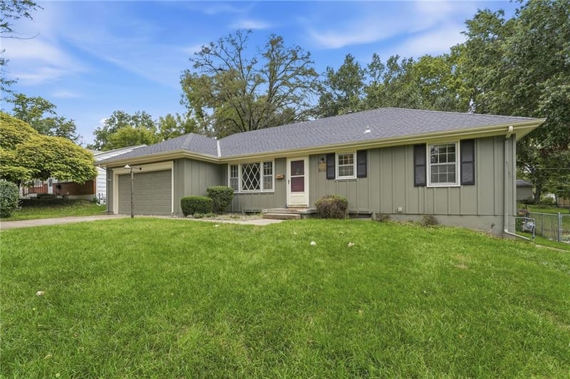 8116 W 92nd St, Overland Park, KS 66212