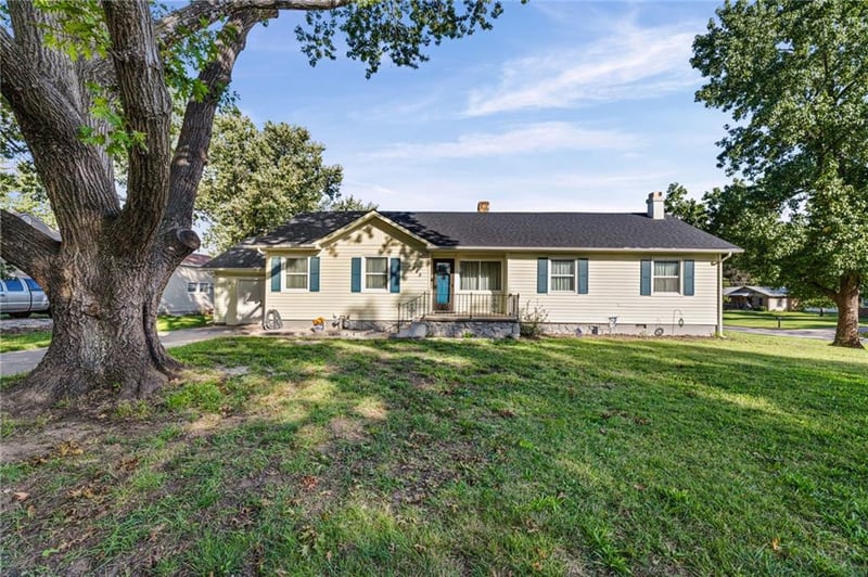 945 S Sycamore St, Ottawa, KS 66067
