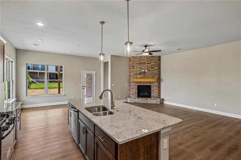6745 Arapahoe Dr, Shawnee, KS 66226