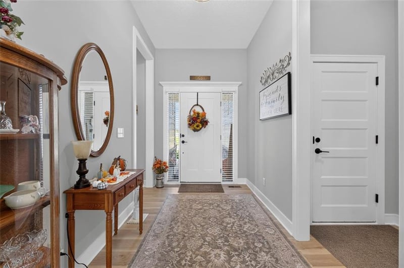 1169 SW Whitby Dr, Lee's Summit, MO 64082