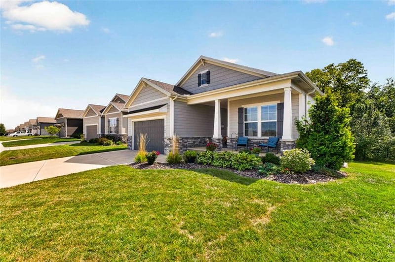 1169 SW Whitby Dr, Lee's Summit, MO 64082