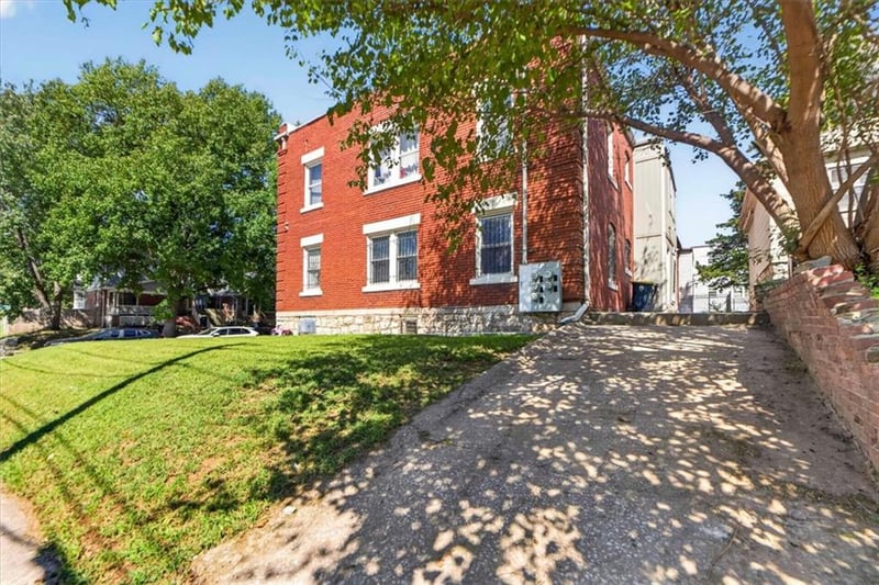 203 N Mersington Ave, Kansas City, MO 64123