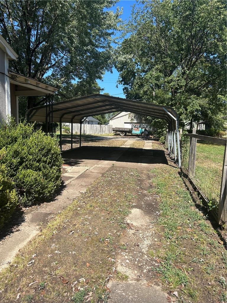 1006 W 3rd St, Coffeyville, KS 67337