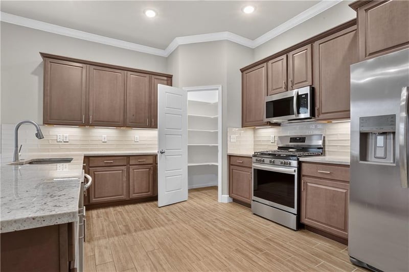 7557 Mccormick Dr, Shawnee, KS 66227
