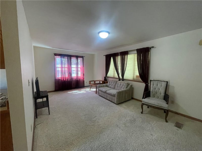 321 2nd St, Chetopa, KS 67336