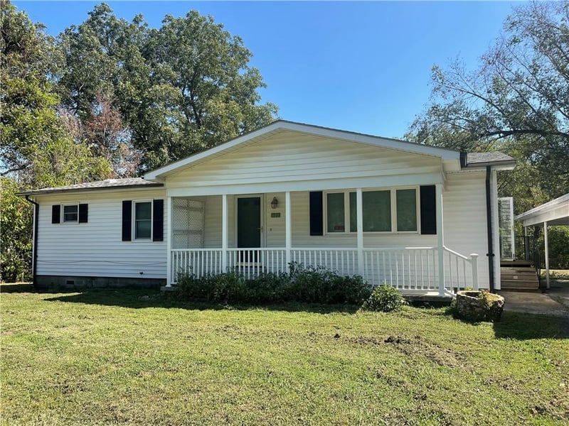 321 N 2nd St, Chetopa, KS 67336
