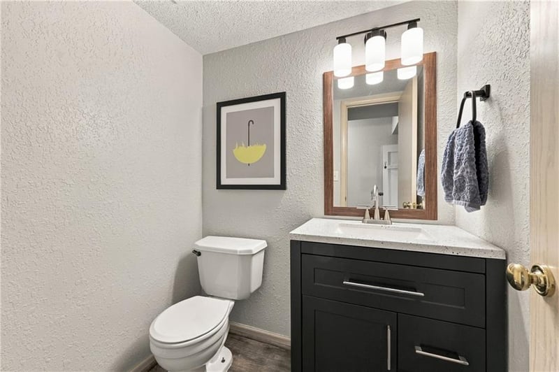 6045 NE Moonstone Dr, Lee's Summit, MO 64064
