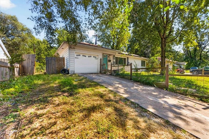 108 N Grant Ave, Knob Noster, MO 65336