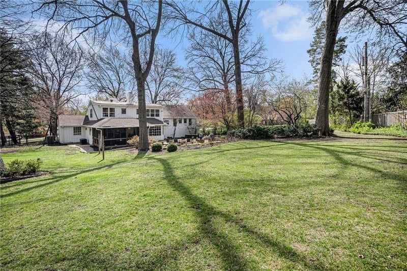 6530 Overhill Rd, Mission Hills, KS 66208