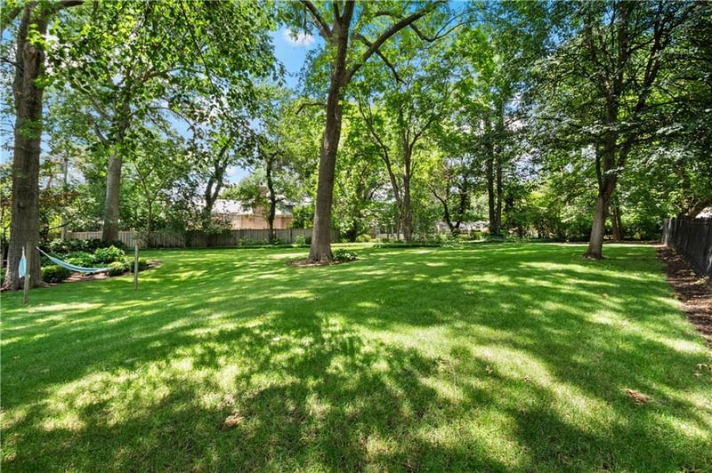 6530 Overhill Rd, Mission Hills, KS 66208
