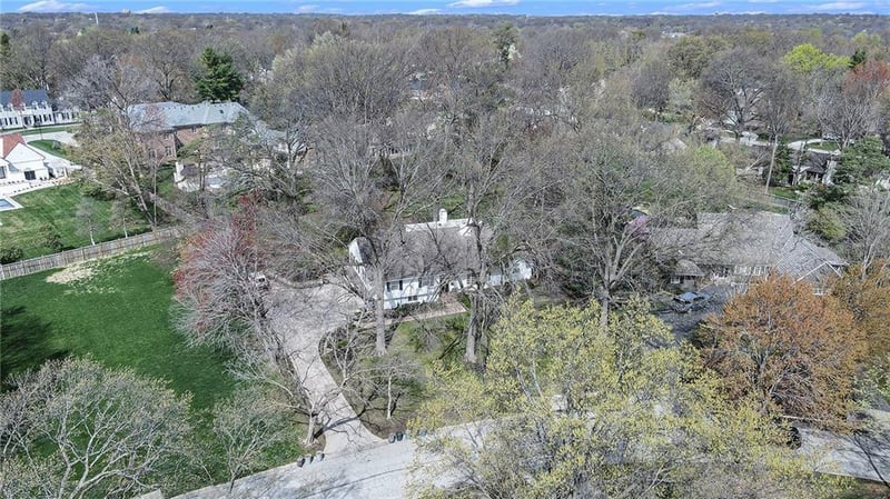 6530 Overhill Rd, Mission Hills, KS 66208