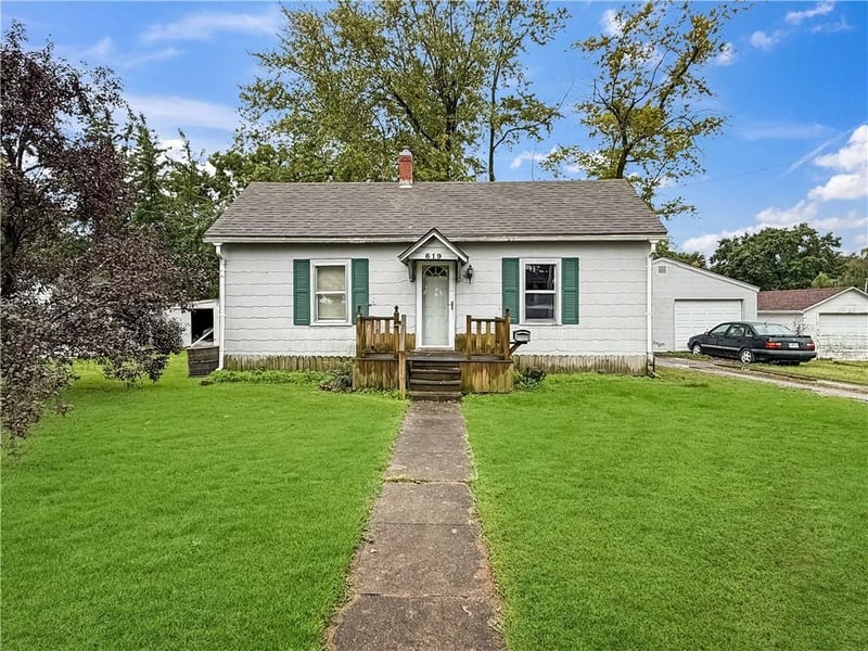 619 W 26th St, Higginsville, MO 64037
