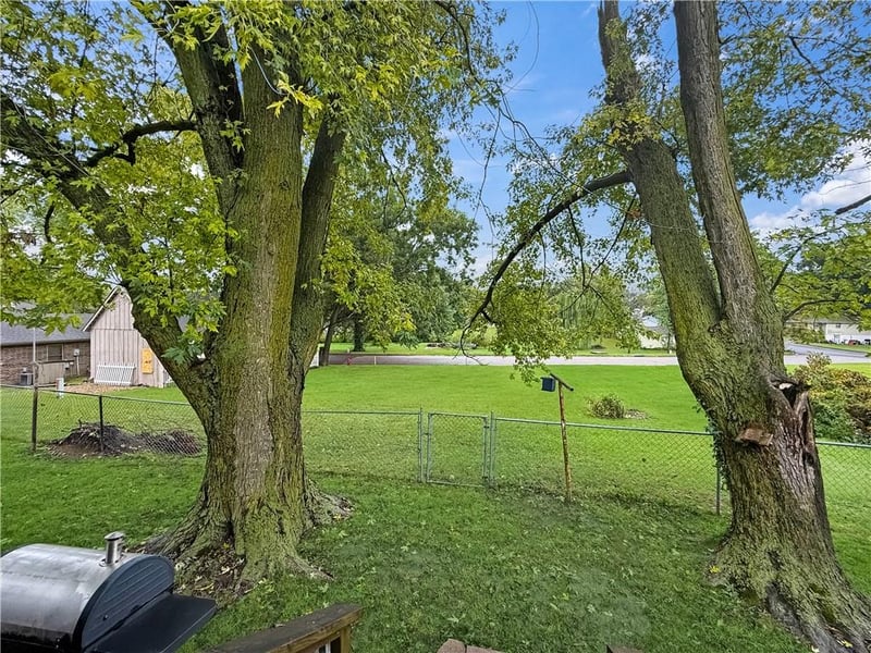 619 W 26th St, Higginsville, MO 64037