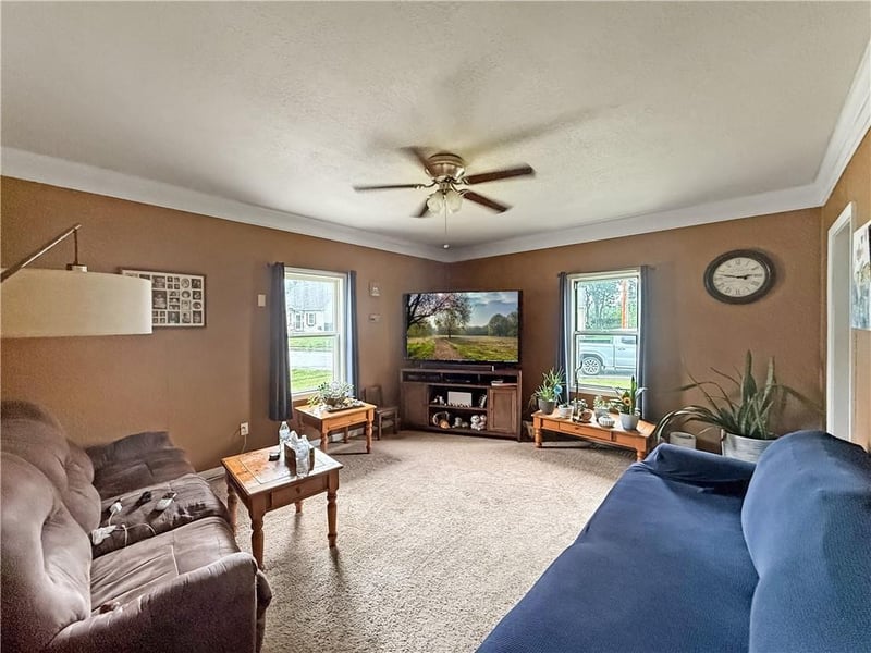 619 W 26th St, Higginsville, MO 64037