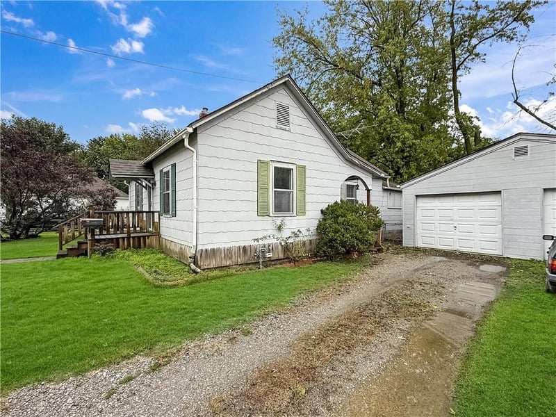 619 W 26th St, Higginsville, MO 64037
