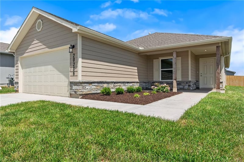 20360 W 195th St, Spring Hill, KS 66083