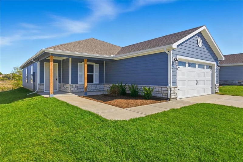 20360 W 195th St, Spring Hill, KS 66083