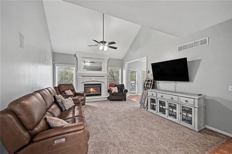 2621 SW 10th St, Lee's Summit, MO 64081