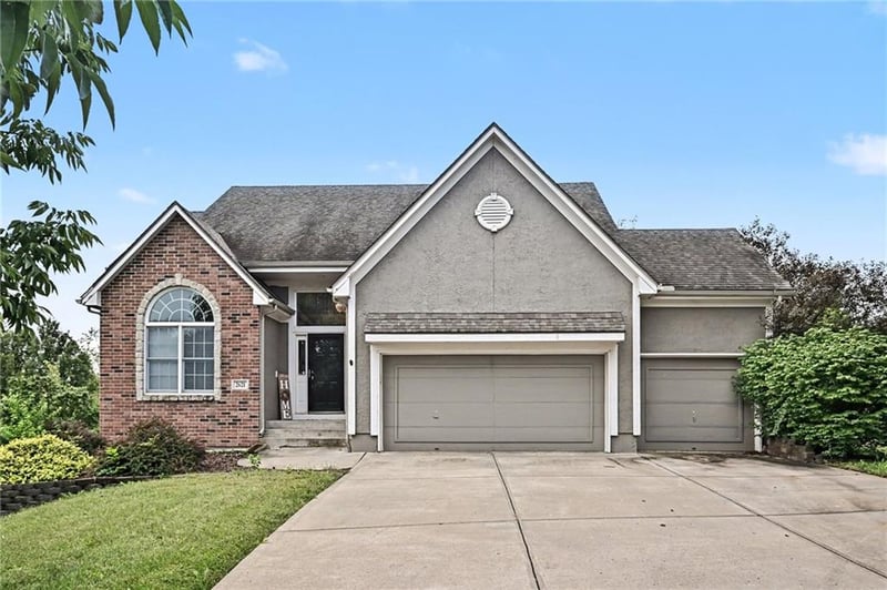 2621 SW 10th St, Lee's Summit, MO 64081