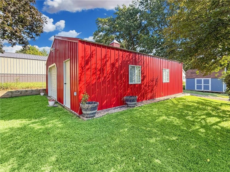 1113 Elm St, Higginsville, MO 64037