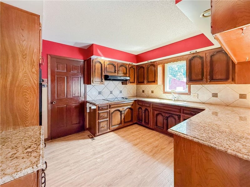 1113 Elm St, Higginsville, MO 64037