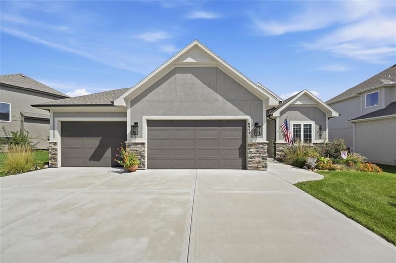 16955 S Elmridge St, Olathe, KS 66062