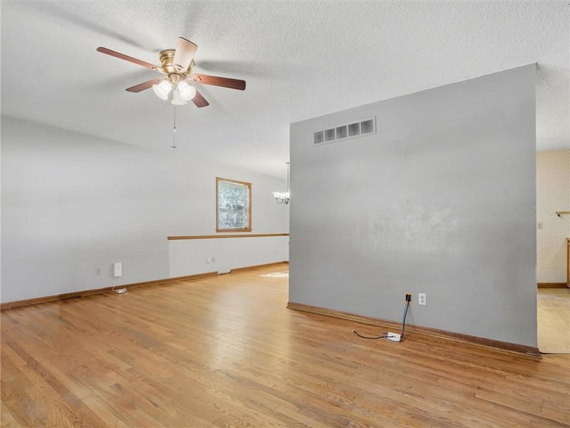 4904 NW Fisk Ave, Kansas City, MO 64151